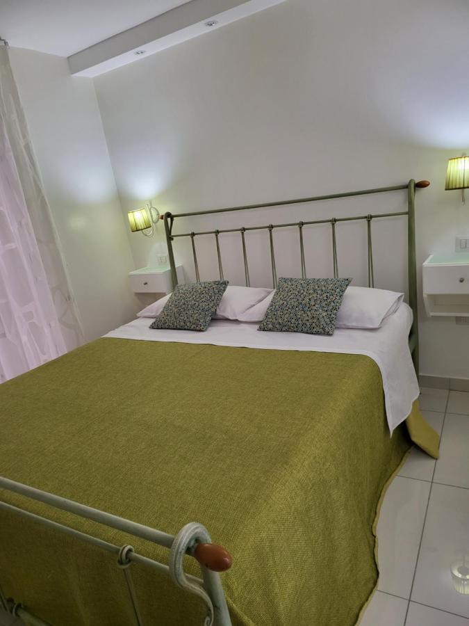 Megara House Apartment เนเปิลส์ ภายนอก รูปภาพ